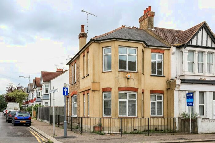 4 Bedroom Terraced House To Rent In Westborough Road, Westcliff-On-Sea, SS0