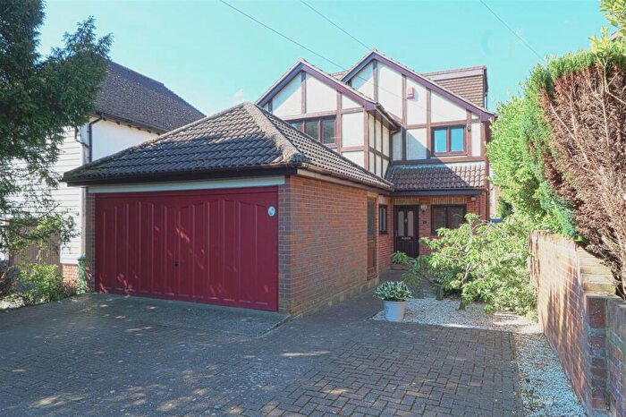 5 Bedroom Detached House For Sale In Jacksons Lane, Billericay, CM11