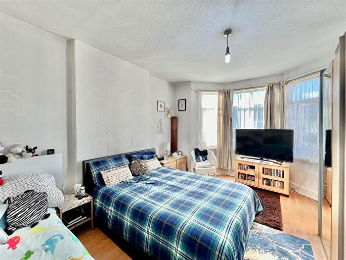 1 Bedroom Flat To Rent In Alexandra Road, Hounslow, TW3