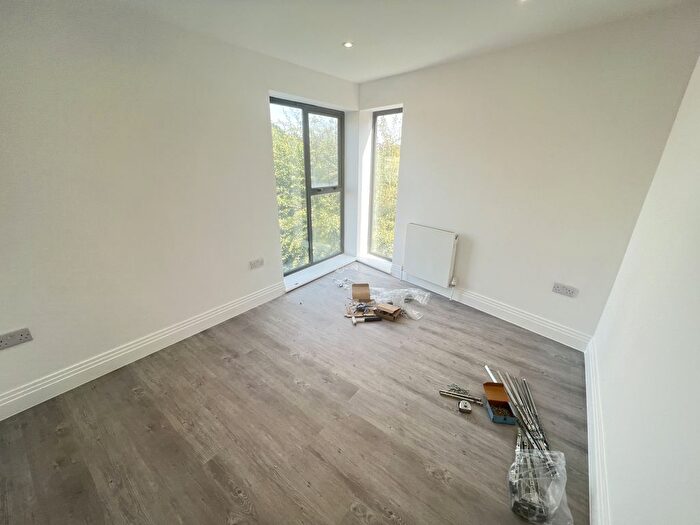 2 Bedroom Flat To Rent In Barge Drive, Southall, UB2