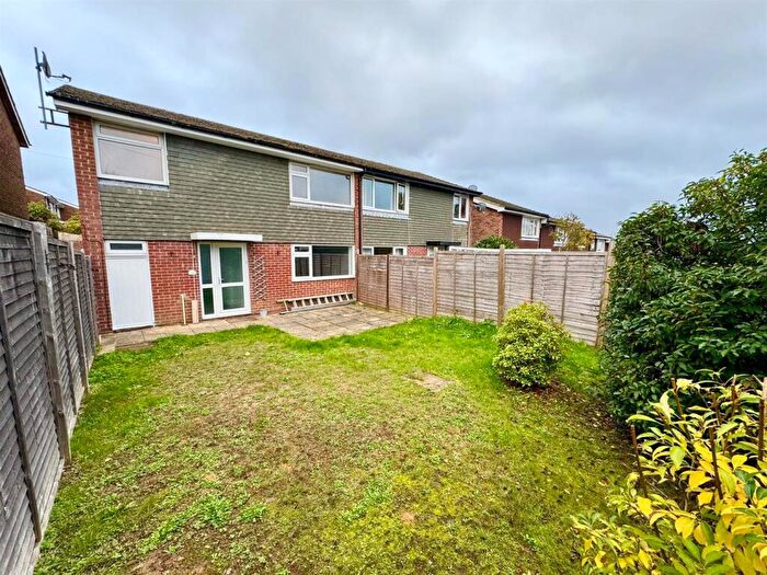 4 Bedroom End Of Terrace House For Sale In Sandy Hill Road, Farnham, GU9