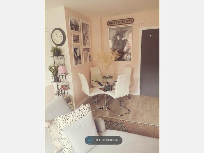 1 Bedroom Flat To Rent In Harwood Court, London, SW15