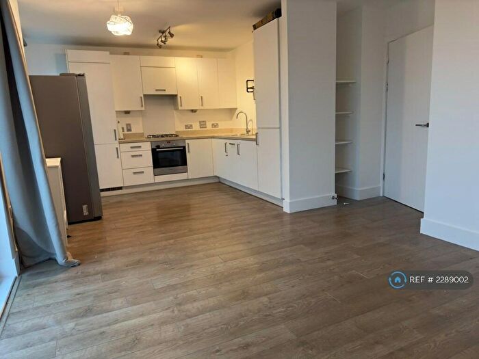 2 Bedroom Flat To Rent In Duckett Street, London, E1