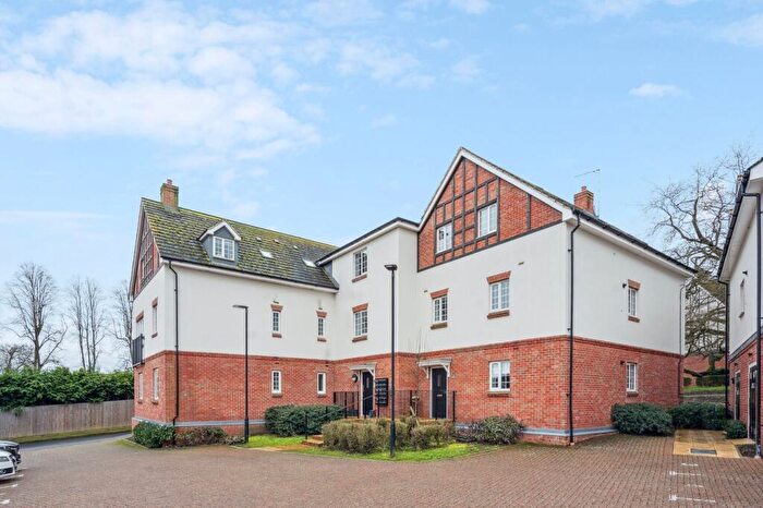 2 Bedroom Apartment For Sale In Grange Road, Chalfont St Peter, Gerrards Cross, SL9