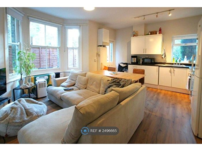 3 Bedroom Flat To Rent In Nevis Road, London, SW17