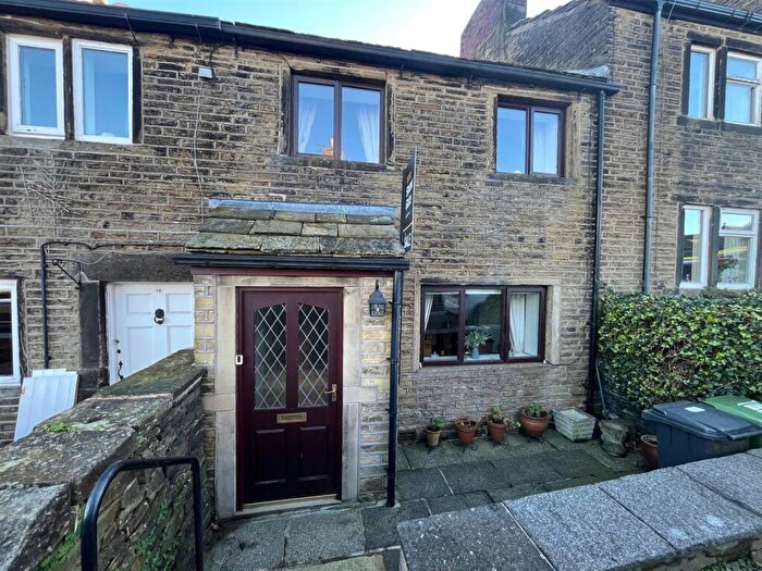 2 Bedroom Cottage For Sale In The Village, Thurstonland, Huddersfield, HD4