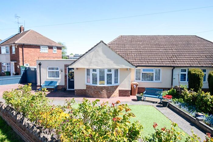 3 Bedroom Semi-Detached Bungalow For Sale In Ridgeway, Wellingborough, NN8