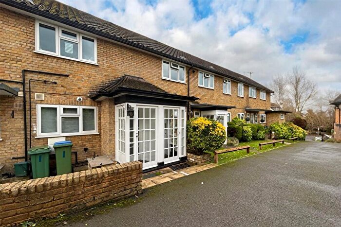 2 Bedroom Apartment To Rent In Belvedere Close, Esher, Surrey, KT10