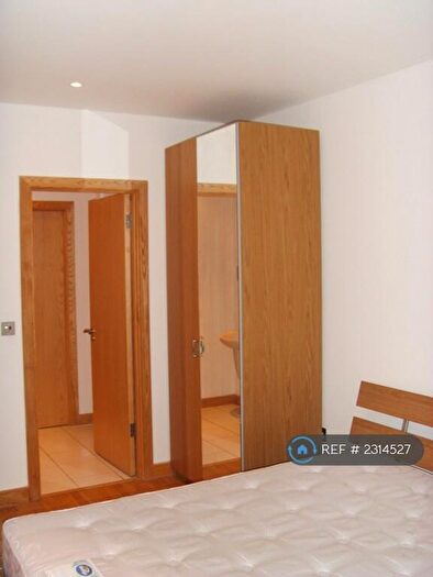 3 Bedroom Flat To Rent In Roach Road, London, E3