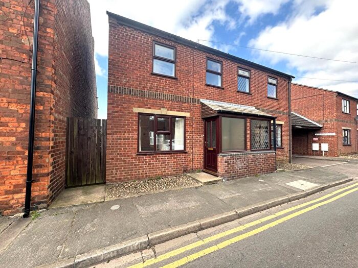 3 Bedroom Semi-Detached House To Rent In Windmill View, Lincoln, LN1