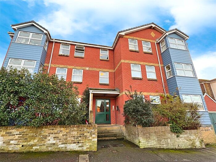 2 Bedroom Flat To Rent In Slade Road, Ryde, Isle Of Wight, PO33