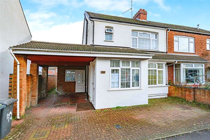 4 Bedroom Semi-Detached House For Sale In Letchworth Road, Luton, Bedfordshire, LU3