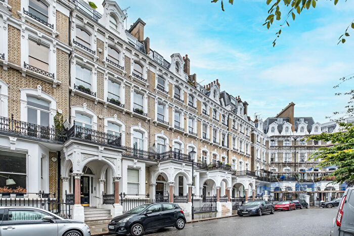 2 Bedroom Flat For Sale In Redcliffe Square, London, SW10