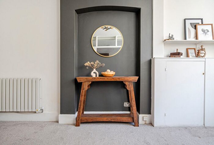 2 Bedroom Flat For Sale In Salisbury Road, Redland, Bristol, BS6