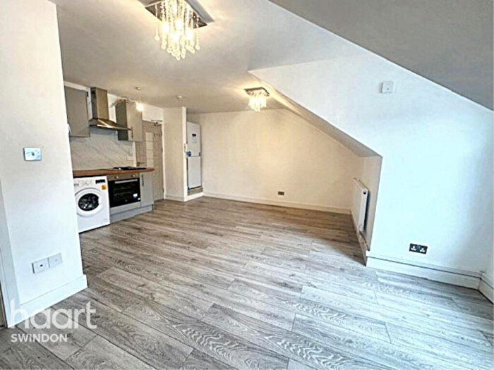 Studio To Rent In Milton Road, Swindon, SN1