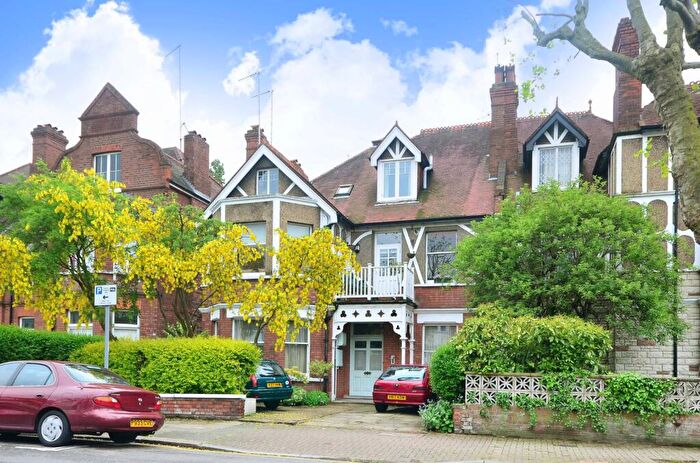 2 Bedroom Flat To Rent In Teignmouth Road, Mapesbury Estate, London, NW2