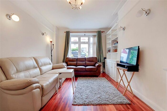 4 Bedroom Terraced House To Rent In Sandringham Road, Golders Hill Park, NW11