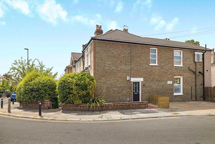 2 Bedroom Flat For Sale In Ravensbourne Road, London, SE6
