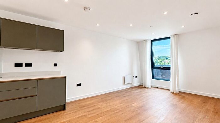 1 Bedroom Flat To Rent In Windsor Bridge Road, Bath, BA2