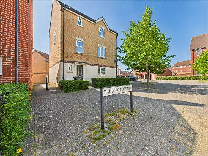 4 Bedroom Town House To Rent In Truscott Avenue, Swindon, SN25