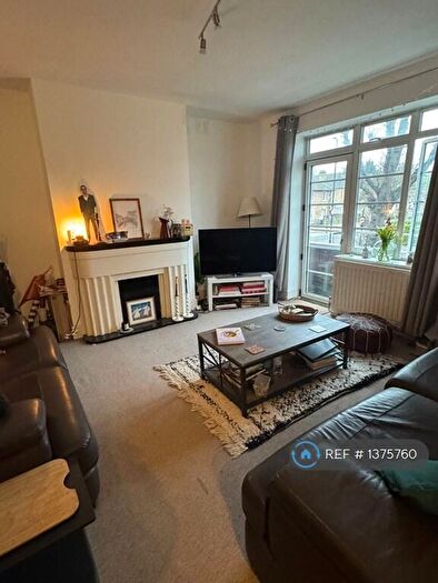 3 Bedroom Flat To Rent In North Hill, Highgate, N6