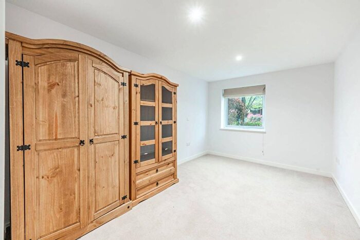 2 Bedroom Flat To Rent In Howard Road, Stanmore, HA7