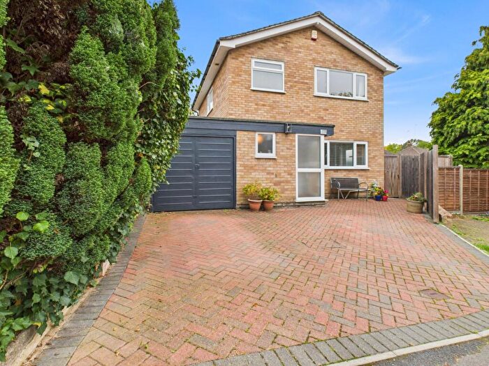 3 Bedroom Link Detached House For Sale In Clayton Walk, Little Chalfont, Buckinghamshire, HP7