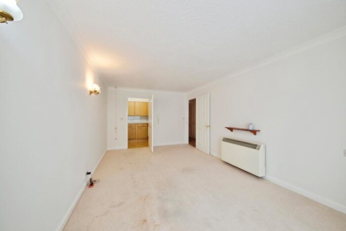 1 Bedroom Flat For Sale In Friern Park, London, London, N12