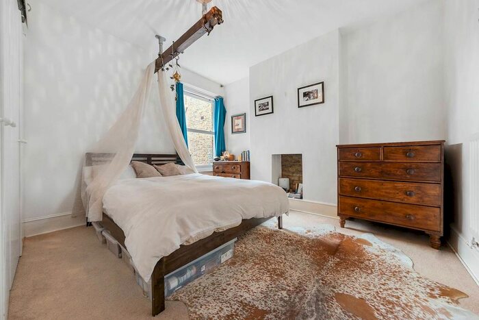 2 Bedroom Flat To Rent In Elms Crescent, Abbeville Village, London, SW4