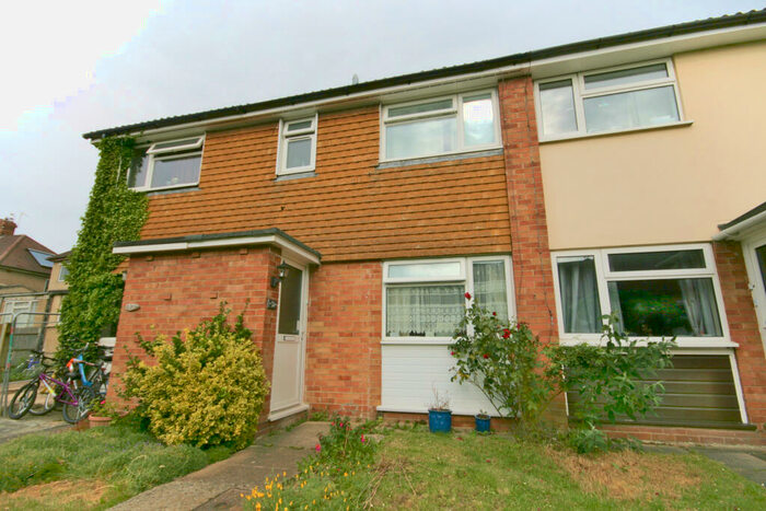 2 Bedroom House To Rent In Lynn Close, Marston, OX3