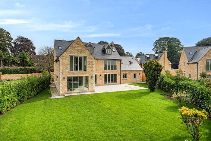 6 Bedroom Detached House For Sale In Mill Lane, Kingsthorpe, Northampton, Northamptonshire, NN2