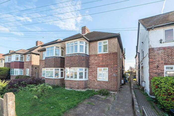 2 Bedroom Maisonette For Sale In Whitton Waye, Whitton, Hounslow, TW3
