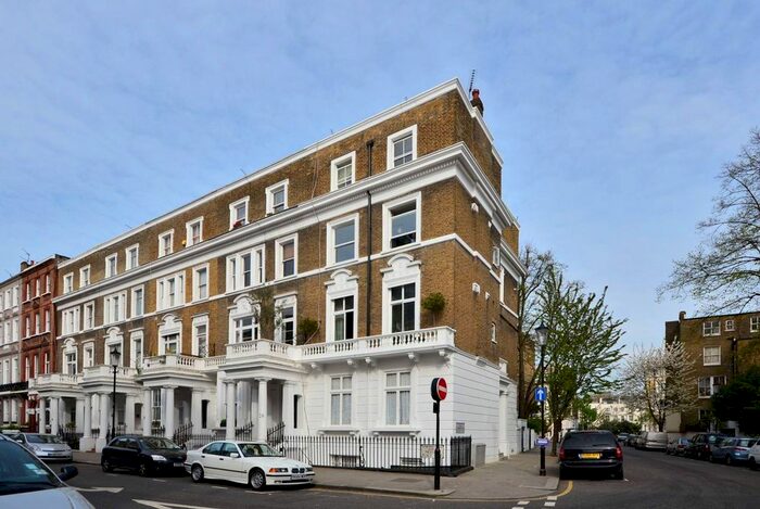 2 Bedroom Flat To Rent In Nevern Place, Earls Court, London, SW5
