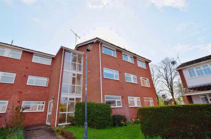 2 Bedroom Flat To Rent In Dereham Court, Leamington Spa, CV32