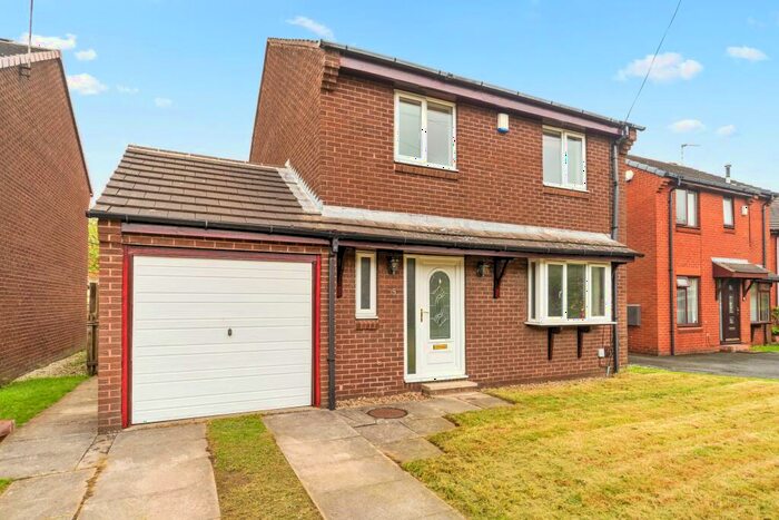 3 Bedroom Detached House To Rent In Osprey Close, Leeds, LS17