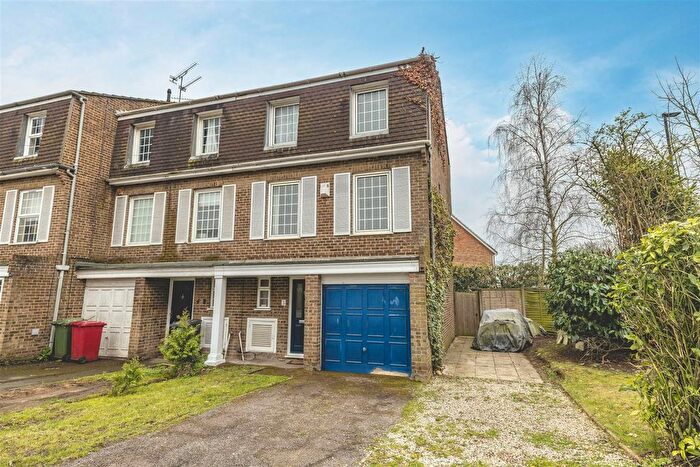 4 Bedroom Town House For Sale In Arborfield Close, Slough, SL1