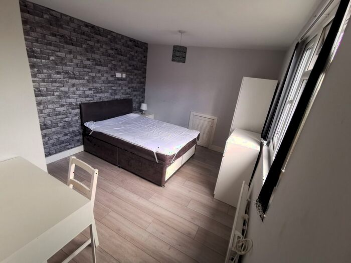 1 Bedroom End Of Terrace House To Rent In Ashburnham Road, Luton, Bedfordshire, LU1