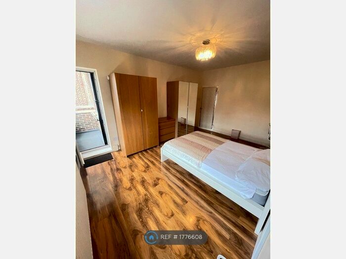 4 Bedroom Flat To Rent In Lancaster Court, London, SW6