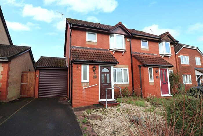 3 Bedroom Semi-Detached House For Sale In Mallow Road, Hedge End, SO30