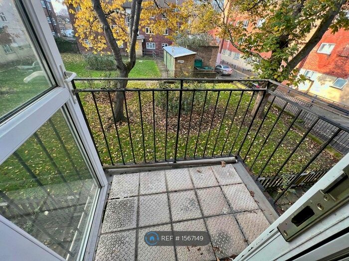 4 Bedroom Flat To Rent In King's Avenue, London, SW4