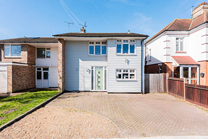 4 Bedroom Semi-Detached House For Sale In Castleton Road, Southend-on-sea, SS2