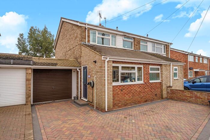 3 Bedroom Semi Detached House For Sale In Abbey Road, Witney, OX28