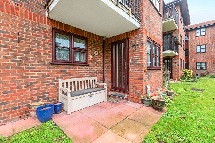 2 Bedroom Property For Sale In Hatherley Crescent, Sidcup, DA14