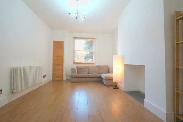 2 Bedroom Apartment To Rent In Seven Sisters Road, London, N4
