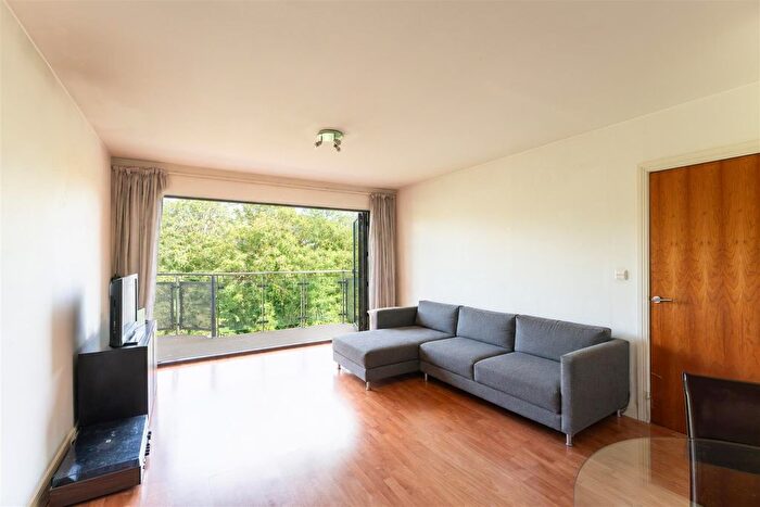 2 Bedroom Flat To Rent In Fairway Court, Fletcher Road, Gateshead, NE8