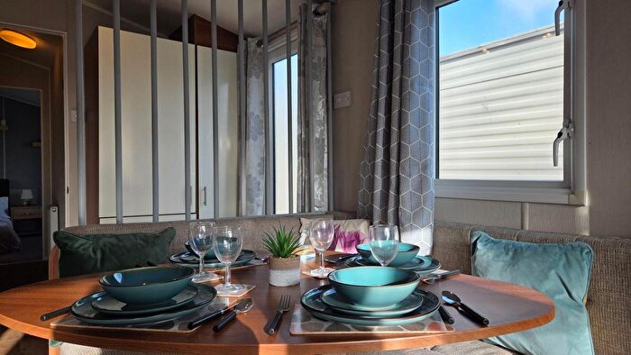 2 Bedroom Mobile/park Home For Sale In Dymchurch Road, New Romney, TN28