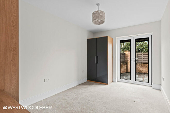 2 Bedroom Barn Conversion To Rent In Mangrove Lane, Hertford, SG13