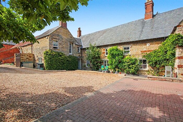 5 Bedroom Barn Conversion For Sale In Ringstead Road, Denford, NN14