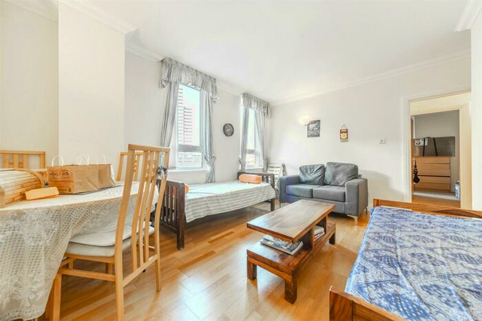 2 Bedroom Apartment To Rent In Lanark Square, Canary Wharf, London, E14