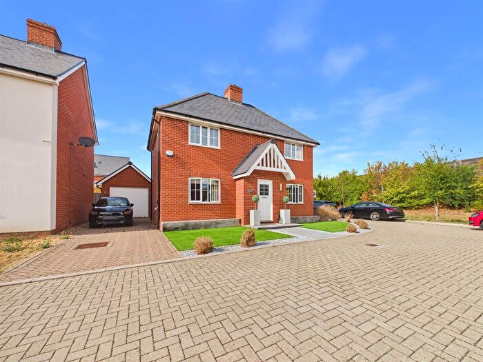 4 Bedroom Detached House For Sale In Platform Street, Kingsbrook, Aylesbury, HP22